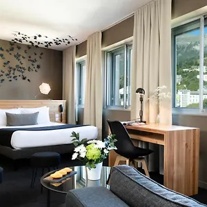 Mon à Hotel